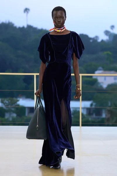 Look 10